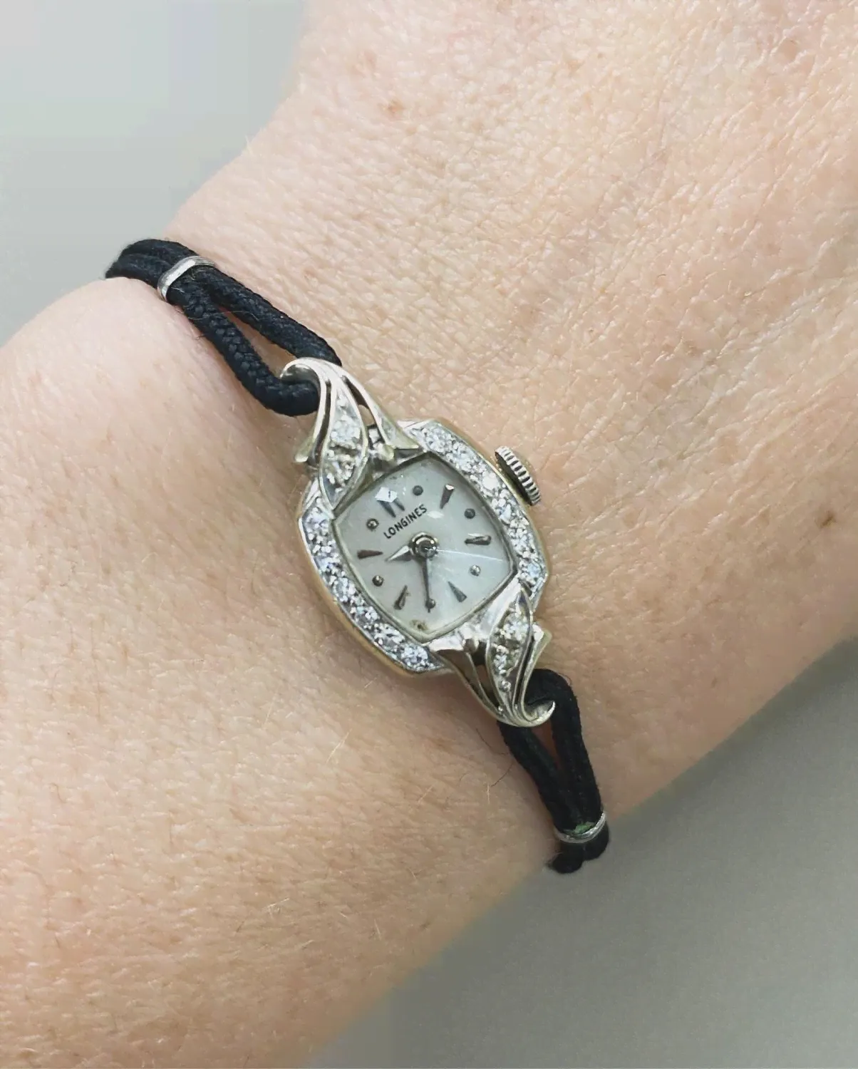 Винтаж: Антикварные золотые часы с бриллиантами LONGINES